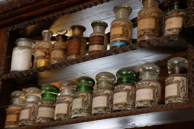 Büyükada'daki Merkez Eczanesi 148 yıldır aynı adreste, aynı kapıda